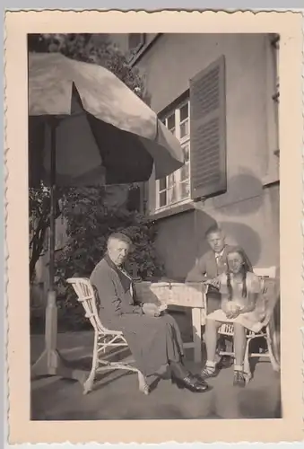 (F29620) Orig. Foto Personen am Wohnhaus in Buer, Springestraße 35,  1935