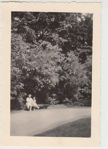 (F29617) Orig. Foto junge Damen im Park, Rondell in Buer 1935