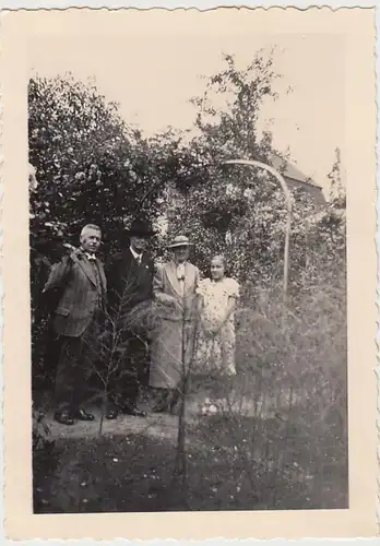 (F29615) Orig. Foto Buer, Schulrat Wolze zu Besuch bei einer Familie am 5.7.1935