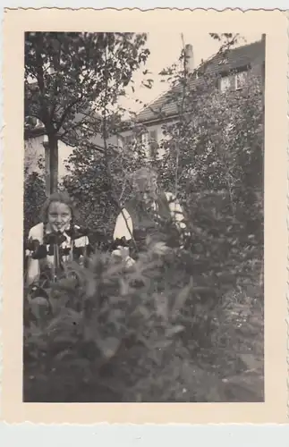 (F29602) Orig. Foto Mädchen Elisabeth arbeitet im Garten in Buer 1935