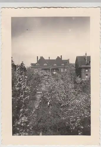 (F29596) Orig. Foto Laubengang im Garten hinter Wohnhaus in Buer 1935