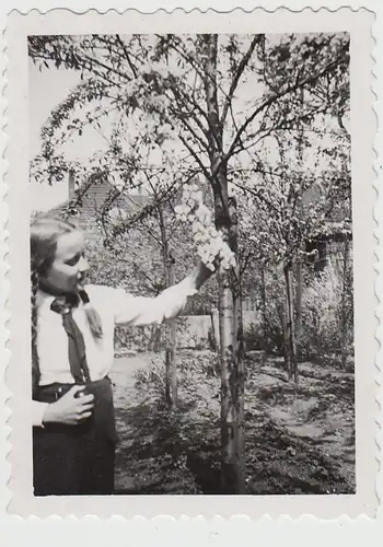 (F29594) Orig. Foto Mädchen Elisabeth im Garten, Buer Springestraße 35,  1935