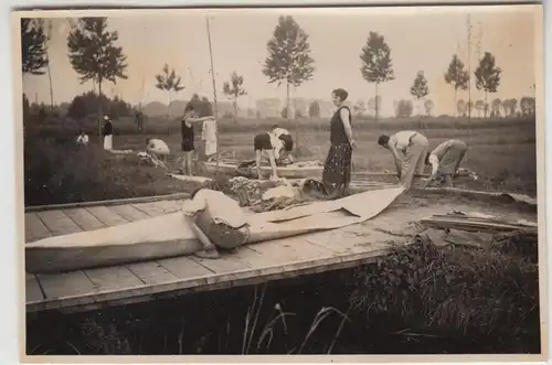 (F29541) Orig. Foto Aufschlagen der Sportboote am Altrhein (Landgraben) 1930