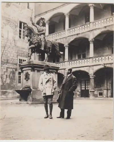 (F29490) Orig. Foto Stuttgart, Personen im Schlosshof 1930er