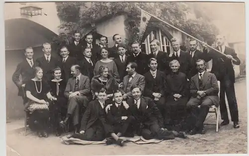 (F29469) Orig. Foto Gruppenbild Verein >Rehalukra< vor Sanatorium 1920er