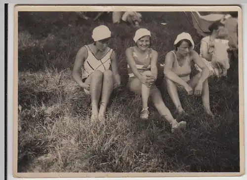 (F29442) Orig. Foto junge Damen auf Wiese, Zeltlager in Eberbach am Neckar 1931