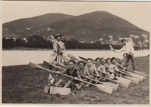 (F29408) Orig. Foto Ruderer am Neckar, gestelltes Bild am Ufer 1930