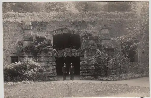 (F29375) Orig. Foto Schloss Heidelberg, Personen am Eingang zur Grotte 1930
