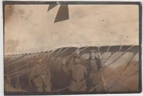 (F29358) Orig. Foto 1.WK Soldaten an einem Ballon 1914-18