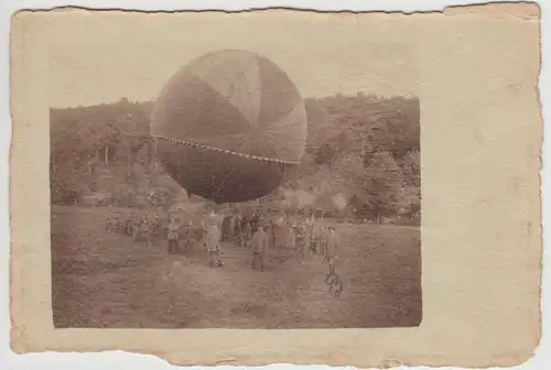 (F29356) Orig. Foto 1.WK Soldaten mit einem Ballon 1914-18