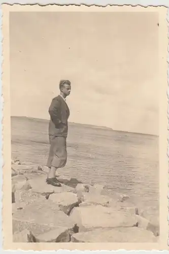 (F29314) Orig. Foto Rügen, Junge am Strand 1940er