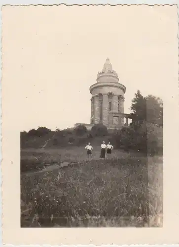 (F29291) Orig. Foto Eisenach, Jungs vor dem Burschanschaftsdenkmal 1940er