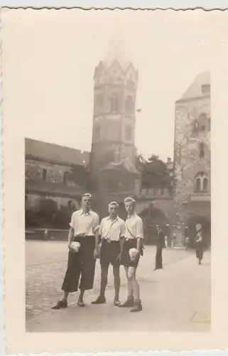 (F29287) Orig. Foto Eisenach, Jungs vor dem Stadttor 1940er