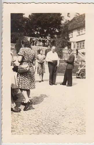 (F29286) Orig. Foto Eisenach, Personen am Bach-Haus 1940er