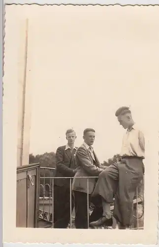 (F29274) Orig. Foto Weimar, Belvedere, junge Männer auf dem Dach 1940er