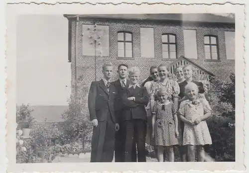 (F29253) Orig. Foto Wusterhausen, Personen am Haus Heilbrunn 1940