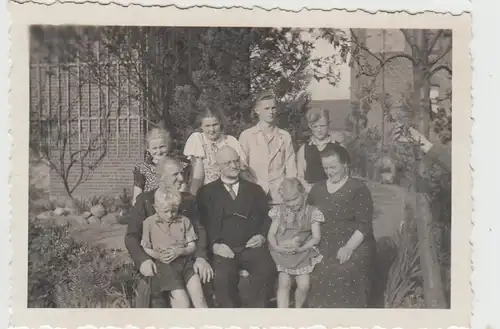 (F29238) Orig. Foto Wusterhausen, Personen am Haus Heilbrunn 1940