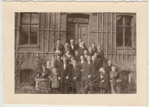 (F29234) Orig. Foto Wusterhausen Heilbrunn, Gruppenbild vor einem Gebäude 1939