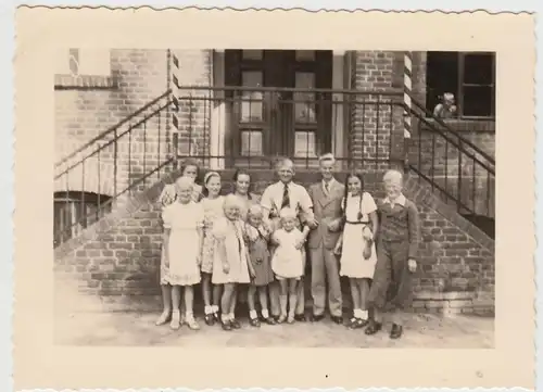 (F29228) Orig. Foto Wusterhausen, Kinder vor dem Haus Heilbrunn 1939