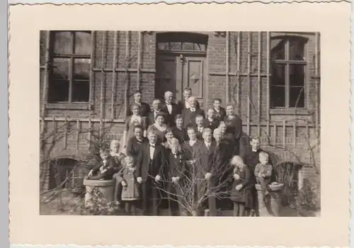 (F29227) Orig. Foto Wusterhausen Heilbrunn, Gruppenbild vor einem Gebäude 1939