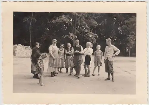(F29225) Orig. Foto Personen im Freien in Wusterhausen Heilbrunn 1939