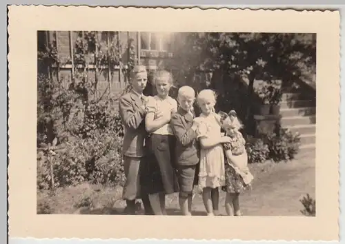 (F29212) Orig. Foto Wusterhausen, Kinder, Geschwister vor Haus Heilbrunn 1930er