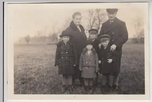 (F29183) Orig. Foto Familie Winterspaziergang Dez. 1931
