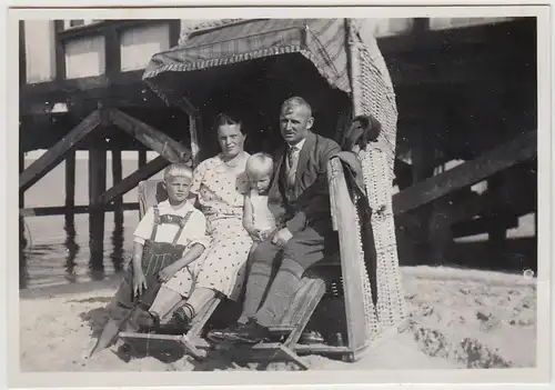 (F29177) Orig. Foto Binz, Personen im Strandkorb an Seebrücke 1931