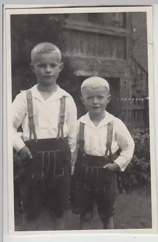 (F29176) Orig. Foto Jungs in Lederhosen im Freien 1931