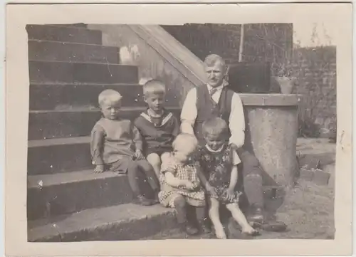 (F29141) Orig. Foto Mann mit Kindern auf Treppe in Wusterhausen Heilbrunn 1929