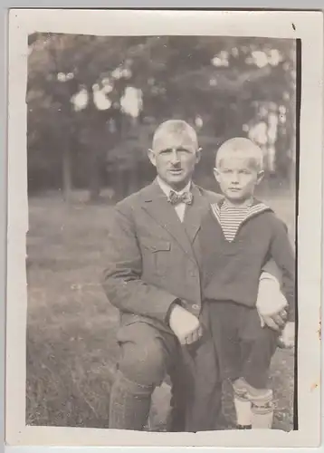 (F29134) Orig. Foto Vater mit Sohn im Freien 1930