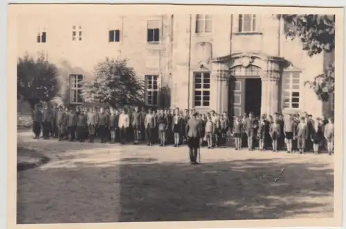(F29127) Orig. Foto Roßleben, Schüler angetreten vor der Schule 1941