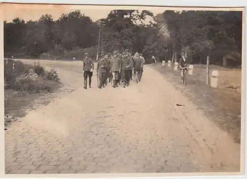 (F29118) Orig. Foto Schüler einer 7. Klasse auf der Straße 1941