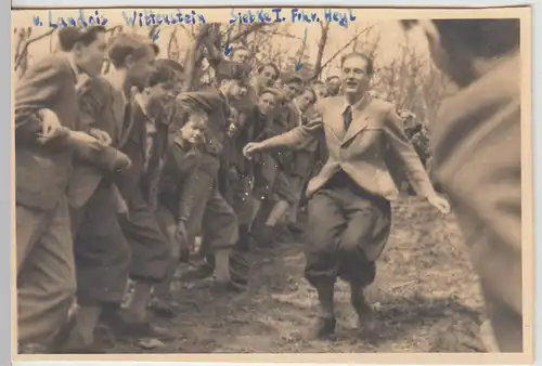 (F29115) Orig. Foto Schüler- Studentenbrauch >Herablaufen< im Wald 1941