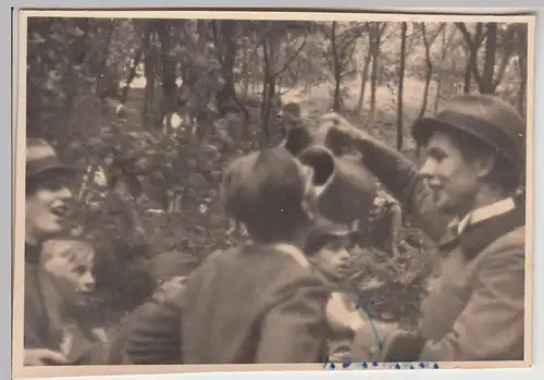 (F29113) Orig. Foto Schüler- Studentenbrauch, Tränken der Zellsöhne 1941