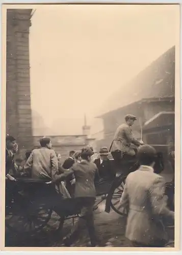 (F29108) Orig. Foto Personen auf einer Pferdekutsche 1940er