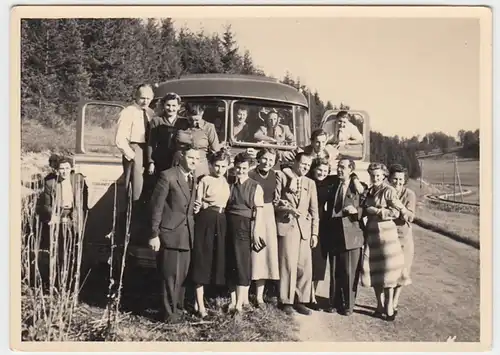 (F2907) Orig. Foto Ausflug mit dem Mercedes Bus, nach 1945