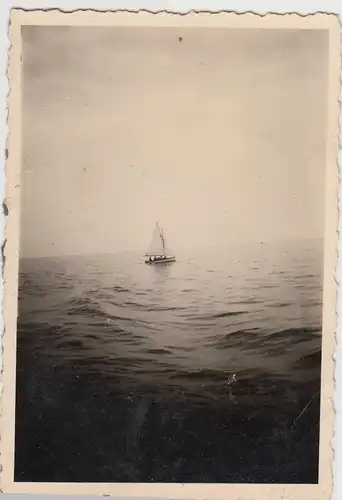 (F29061) Orig. Foto St. Laurent sur Mer, Segelboot 1940