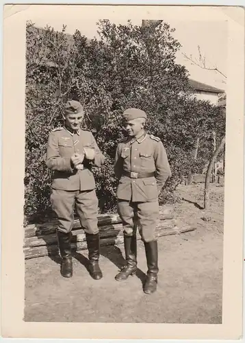 (F29049) Orig. Foto deutsche Soldaten im Freien 1940