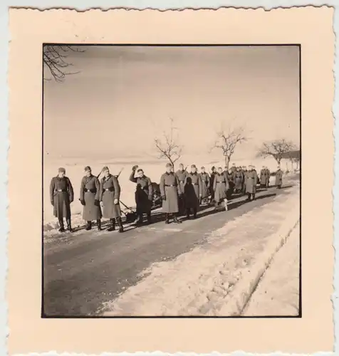(F29045) Orig. Foto deutsche Soldaten a. Straße bei Norath bzw. Riesweiler 1940
