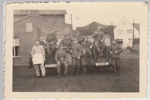 (F29026) Orig. Foto deutsche Soldaten mit Lkw in Roth an der Our 1940