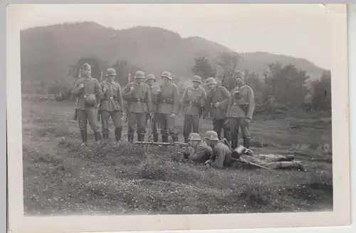 (F29020) Orig. Foto deutsche Soldaten bei e. Schießübung 1940