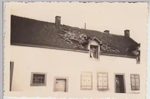 (F28996) Orig. Foto zerstörtes Dach eines Hauees 1939