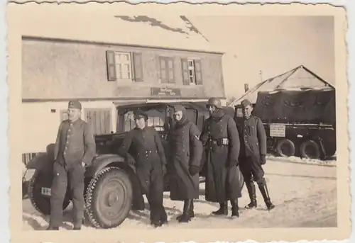 (F28981) Orig. Foto deutsche Soldaten vor Gasthaus in o. bei Tiefenstein 1939