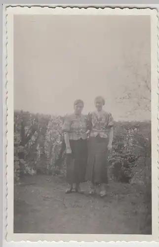 (F28906) Orig. Foto junge Frauen im Freien 1930er