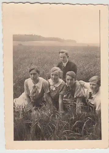 (F28899) Orig. Foto Mädchen auf der Wiese 1937