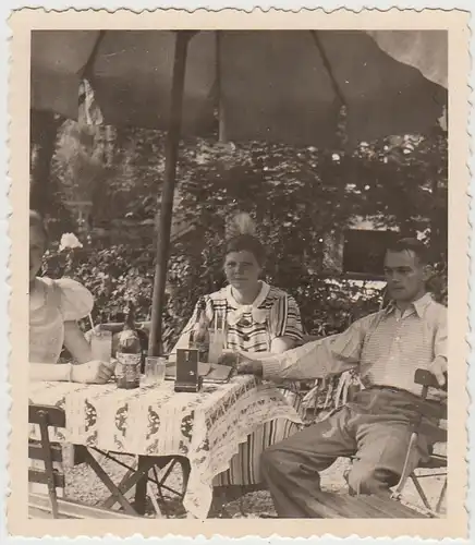 (F28895) Orig. Foto Personen im Gartenlokal in Büngershammer 1937