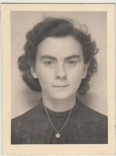 (F28859) Orig. Foto Porträt einer Frau, 1947