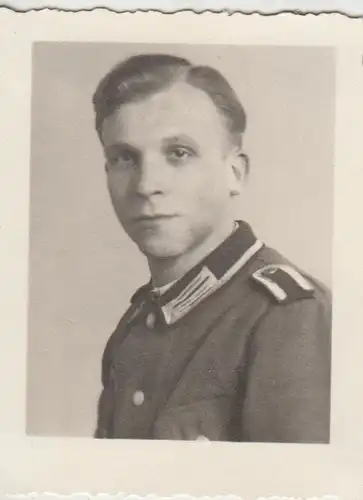 (F28858) Orig. Foto Porträt deutscher Soldat 1941