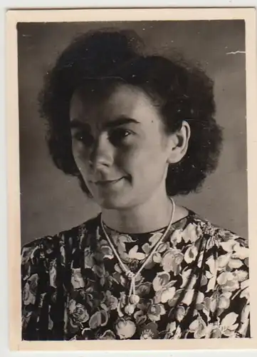(F28856) Orig. Foto Porträt einer Frau, 1945